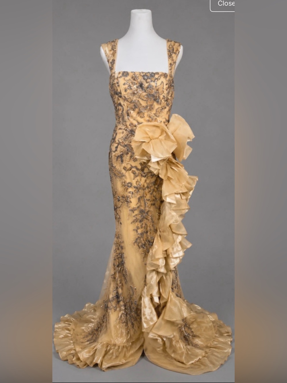 Brand new FAERIESTY formal evening gown in size L.